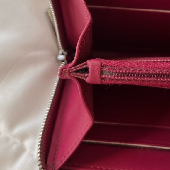 Authentic Chanel zippy wallet - Picture 13 of 13